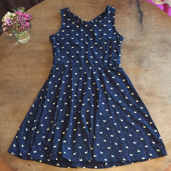 Doe & Rae Dresses & Skirts - Doe & Rae swan and heart skater dress bow back M